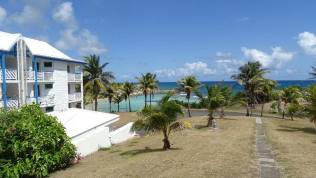 Tres Bel Appartement Avec Vue Mer, Acces Direct A La Plage Et Piscine Surveillee Saint-Francois  Εξωτερικό φωτογραφία