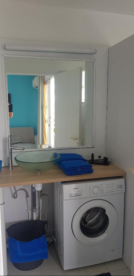 Tres Bel Appartement Avec Vue Mer, Acces Direct A La Plage Et Piscine Surveillee Saint-Francois  Εξωτερικό φωτογραφία